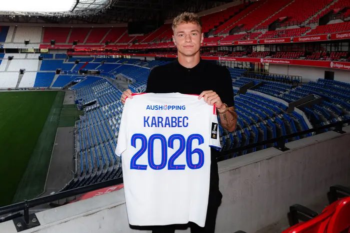 _BeFootball's tweet photo. L’OL poursuit son mercato 𝗜𝗡𝗧𝗘𝗟𝗟𝗜𝗚𝗘𝗡𝗧 🦁❤️💙

✅ 🏴󠁧󠁢󠁥󠁮󠁧󠁿 Tyler Morton (𝟮𝟬𝟬𝟮)
✅ 🇨🇿 Pavel Sulc (𝟮𝟬𝟬𝟬)
✅ 🇳🇱 Ruben Kluivert (𝟮𝟬𝟬𝟭)
✅ 🇵🇹 Afonso Moreira (𝟮𝟬𝟬𝟱)
✅ 🇨🇿 Adam Karabec (𝟮𝟬𝟬𝟯)

22 ans de moyenne d’âge. 👶 

Beaucoup de paris, situation oblige. 💰

📸 @OL