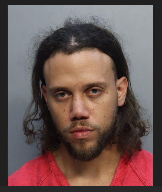 Tras las rejas el cantante <a href="/jhaycortez/">JHAYCO</a> por presunta posesión de marihuana y cocaína. Los detalles hoy, en <a href="/PrimerImpacto/">Primer Impacto</a>