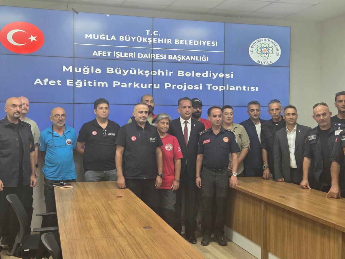 MUGLA911's tweet photo. MUĞLA Büyükşehir Belediyesi Afet İşleri Daire Başkanlığının, Afet Eğitim Parkuru Proje Toplantısına Katılım sağladık. Muğla için önemli olan projenin detayları hakkında bilgilendirildik. Önümüzdeki dönemlerde her zaman işbirliği yapmaya hazırız. https://t.co/w9TBkblqgf