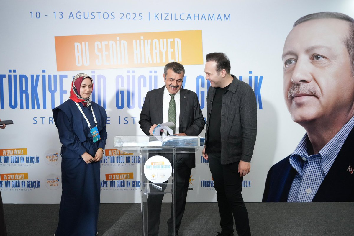 Yusuf__Tekin's tweet photo. 📍 Kızılcahamam

Türkiye’nin Gücü AK Gençlik Strateji ve İstişare Kampı’nda gençlerimizle buluştuk. 

Ülkemizin yarınlarını inşa edecek olan gençlerimizle birlikte olmak bizlere her zaman güç veriyor. Millî değerlerimizle yoğrulmuş, evrensel bilgiyle donanmış, dijital çağın imkânlarını hakkıyla kullanan ve istikametini kendi medeniyetinden alan bir gençliğin enerjisi, idealleri ve azmi, ülkemizin teminatıdır. İşte bu gençlik, bizleri daha müreffeh yarınlara taşıyacak olan en büyük güçtür!

Muradımız da, hedefimiz de, inancımız da bu yolda emin adımlarla yürümektir.

Bu değerli programın gerçekleşmesini sağlayan @avyusufibis başkanımızın şahsında tüm AK Gençlik teşkilatımıza şükranlarımı sunuyor, programa iştirak eden kıymetli gençlerimize teşekkür ediyorum.