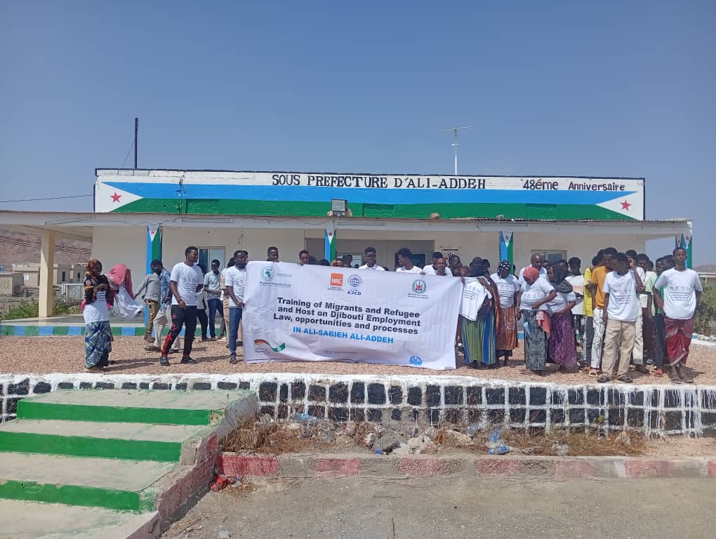 ajcd23's tweet photo. 🌍👫 #AJCD a célébré l’#InternationalYouthDay2025 à #AliAddeh avec une marche de cohésion entre jeunes hôtes & réfugiés.
+100 jeunes, 8 clubs, unis pour le vivre-ensemble 🤝
⚽ Ballons offerts aux équipes devant le nouveau CDC #IGADRMF
#Jeunesse
#Paix
#Solidarité
#Djibouti https://t.co/4CspiUVysP