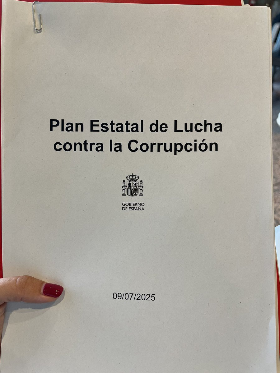 Lectura d'estiu 🪭 i mirau que jo sóc optimista i crec que hi ha una brúixola moral comuna possible, però duc aferrat un "tanmateix" que me fa fluix s'entusiasme. Ja en sentirem parlar (o ja no?).