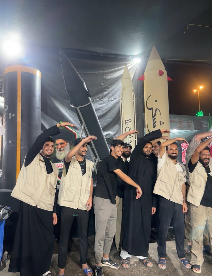 fa_abv's tweet photo. A souvenir photo of Iraqi mawkeb organizers with models of Iranian missiles… 

#Arbaeen2025 🇮🇶❤️🇮🇷 https://t.co/BHkrBom4X8