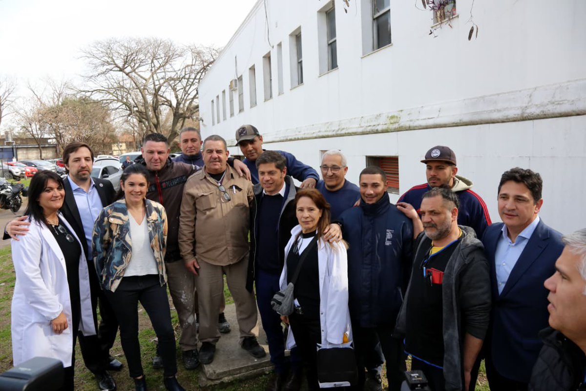 MartinMarinucci's tweet photo. 📍 Morón

Hoy acompañé al gobernador @Kicillofok en la inauguración del servicio remodelado de Anatomía Patológica del Hospital Güemes, donde se incorporaron maquinarias para rayos, mamografías, ecografía y más tecnología para seguir mejorando la atención de las y los vecinos.

Invertir en la salud pública es fundamental para garantizar el acceso y la calidad de la atención en cada rincón de la Provincia.

Estuvieron presentes el ministro de Salud @nkreplak, el ministro de Infraestructura y candidato a senador provincial @gkatopodis, el ministro de Trabajo @waltercorreaok y el intendente de Morón @LucasGhiOFICIAL.

#SaludPública #ProvinciaEnMarcha #EstadoPresente