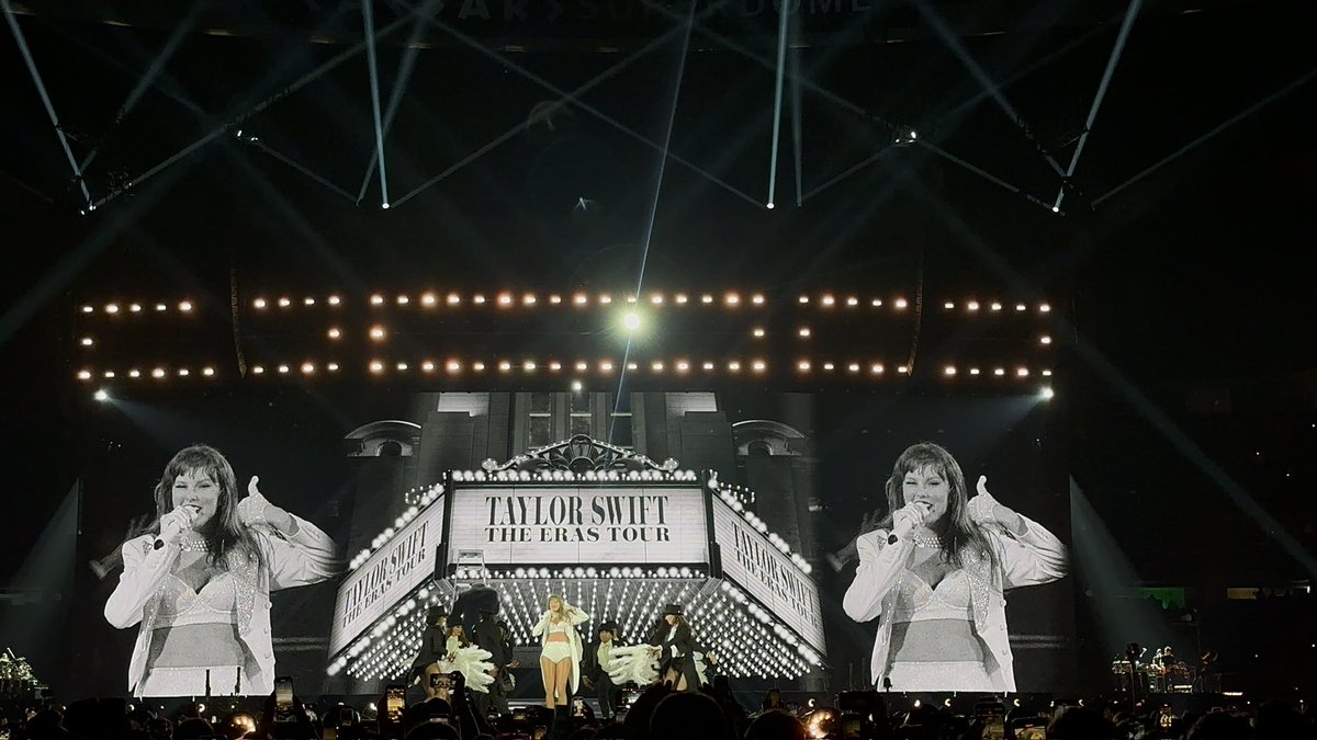 penthouseheart's tweet image. the life of a showgirl   vs    the life of a fangirl #TSTheLifeofaShowgirl