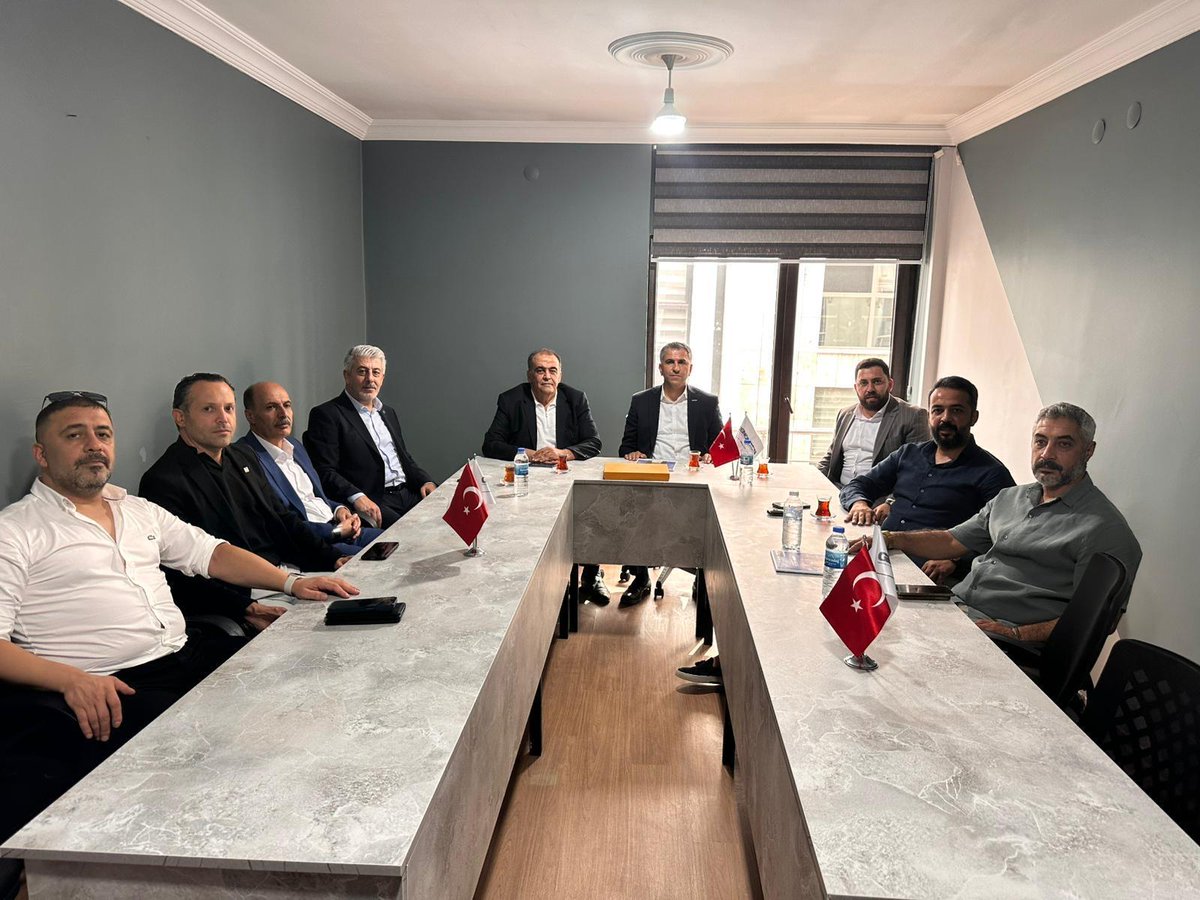Anahtar Parti Van (@anahtarpartivan) on Twitter photo "Anahtar Parti İl Başkanlığı olarak ASKON İl Başkanı Sayın Osman ÇİÇEK’i ziyaret ettik. Misafirperverlikleri için kendisine ve kıymetli ekibine teşekkür ederiz.
#anahtarparti
<a href="/OzcanGngr/">Özcan Güngör</a>
<a href="/adnansuphanoglu/">Adnan SÜPHANOĞLU</a>
<a href="/avHCYilmaz/">Hatice Ceren Yılmaz</a> <a href="/avukatayhanerel/">Ayhan EREL</a>
<a href="/yavuzagiraliog/">Yavuz Ağıralioğlu</a>
<a href="/osmancicekel/">Osman Çiçekel</a> "Anahtar Parti İl Başkanlığı olarak ASKON İl Başkanı Sayın Osman ÇİÇEK’i ziyaret ettik. Misafirperverlikleri için kendisine ve kıymetli ekibine teşekkür ederiz.
#anahtarparti
<a href="/OzcanGngr/">Özcan Güngör</a>
<a href="/adnansuphanoglu/">Adnan SÜPHANOĞLU</a>
<a href="/avHCYilmaz/">Hatice Ceren Yılmaz</a> <a href="/avukatayhanerel/">Ayhan EREL</a>
<a href="/yavuzagiraliog/">Yavuz Ağıralioğlu</a>
<a href="/osmancicekel/">Osman Çiçekel</a>