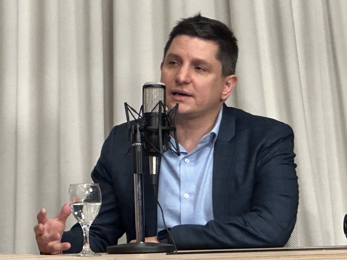 #BAE | Fernando Pérez (<a href="/FerPerezQuilmes/">Fernando Pérez</a>): “Proponemos un modelo distinto al kirchnerismo que fracasó, y al modelo insensible y cruel que fomenta Milei”.

▶️ EN VIVO: youtu.be/AbaCBZatId8