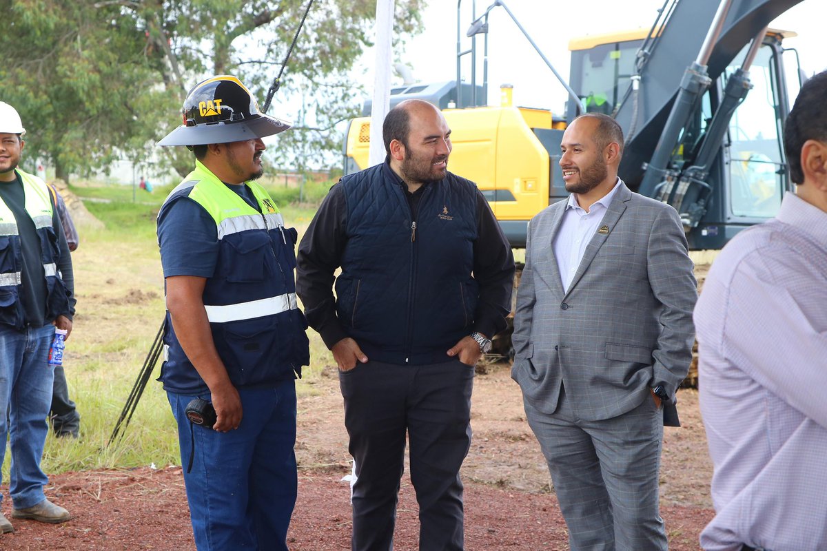 Atestiguamos el arranque de la obra de Conexión de la Avenida Amalia Solórzano con Av. Quinta Cantera, misma que es ejecutada por el <a href="/MoreliaGob/">Gobierno de Morelia</a> en coordinación con el <a href="/GobMichoacan/">Gobierno de Michoacán</a> y representa una inversión de 80 millones de pesos
#DesarrolloEmpresarialParaTodos ✨