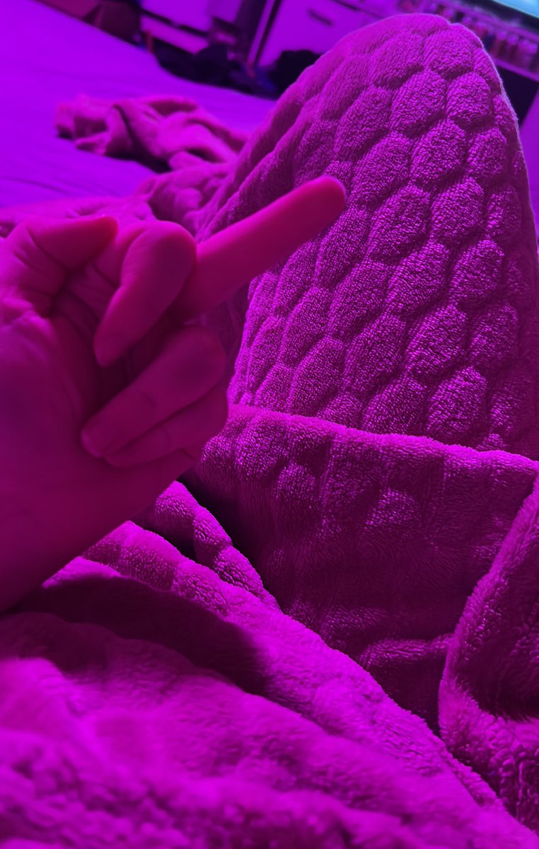 Ich brauche einen neuen Online Shoppingsklaven. Einen der was taugt!🔥🐷

Du darfst zahlen: Unterwäsche, Leggings, Bestellungen, Schuhe, Kleider, alles was eine frau so braucht!💸💸 
#findom #geldherrin #zahlsklave #sklave #herrin #moneydom #dom #sub #zahlfetisch #melken