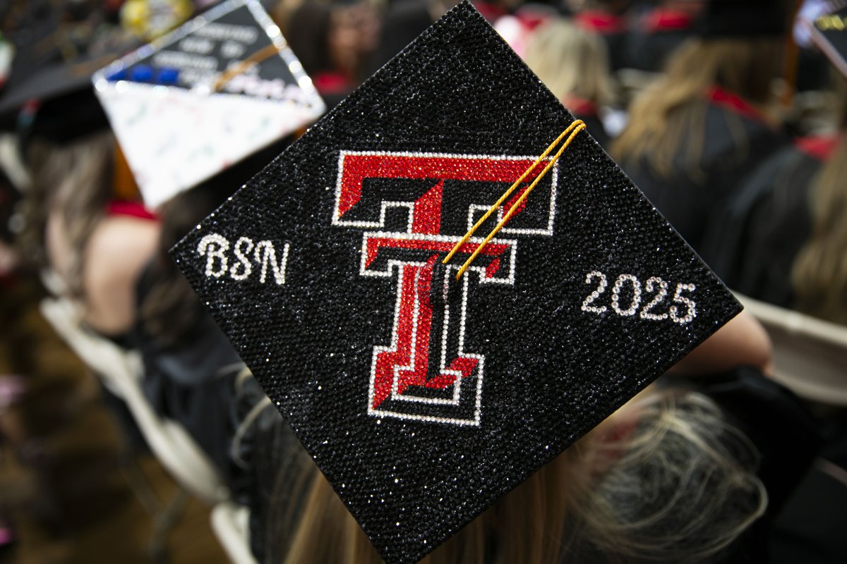 ttuhscson's tweet photo. πππ©π¨ π€ππ to our newest @TTUHSC School of Nursing graduates! There were many creatively decorated graduation caps at their summer commencement ceremony this weekend. π #TTUHSCgrad https://t.co/TZhpEksWfj