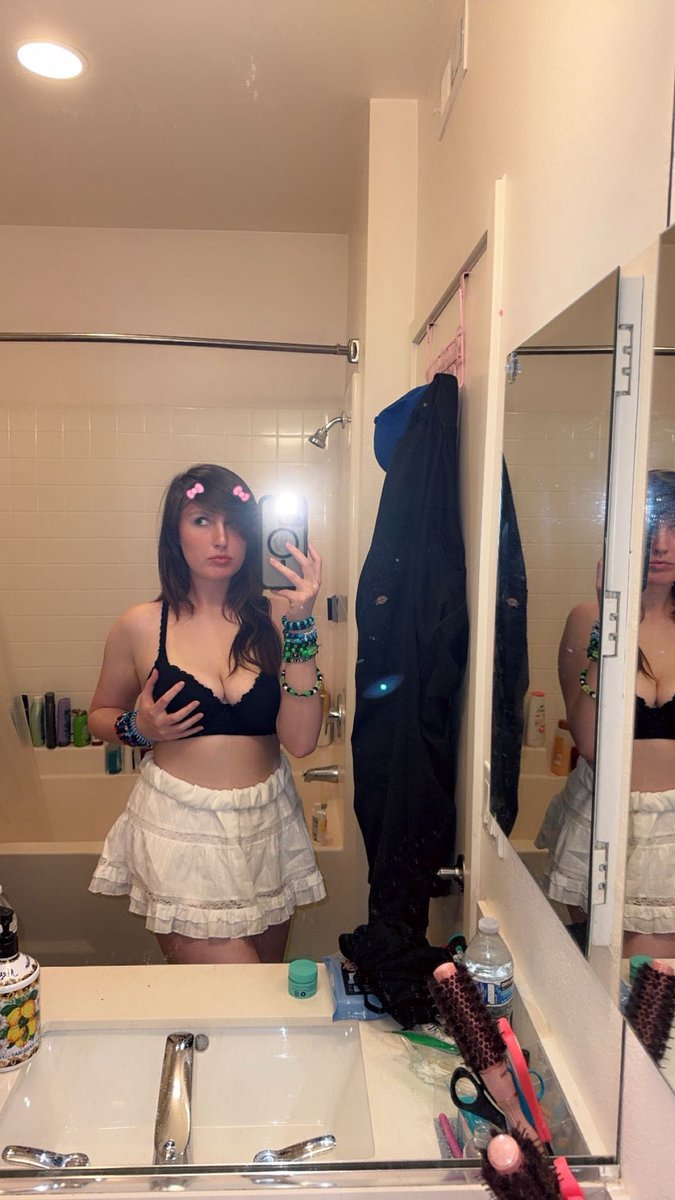 Blue_Dream_Lust's tweet photo. Hi I’m Blue
Not new to nsfwtwt
Looking for some hot new moots!
<3 +🔃 for my attention https://t.co/UNvyVBpwRp