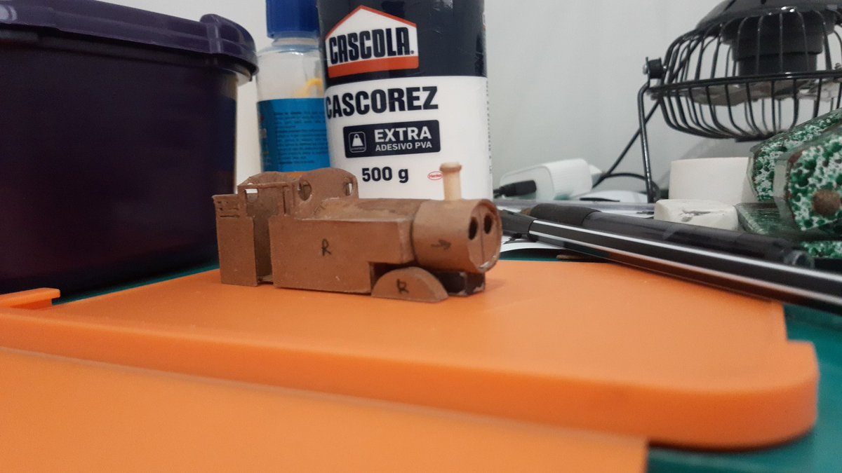 After endless blunders in trying to draw my Thomas up from scratch, it hit me i could just print <a href="/jamostrainos/">rosie 🏳️‍⚧️</a> ' lovely orthos and cut them getting a fully acurrate Thomas.
We are getting this boy FINALLY finished for good, and i'm happy to say i could reuse his footplate.