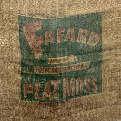 FafardRetail's tweet photo. Our passion for supporting growers started in the 1920s with Conrad Fafard selling the finest imported peat moss. This vintage Fafard packaging reminds us of our roots. Can you smell the freshness? Because we can. #VintageVibes #Nostalgic #SunGro #Fafard #TBT https://t.co/ZTMxCMF75P