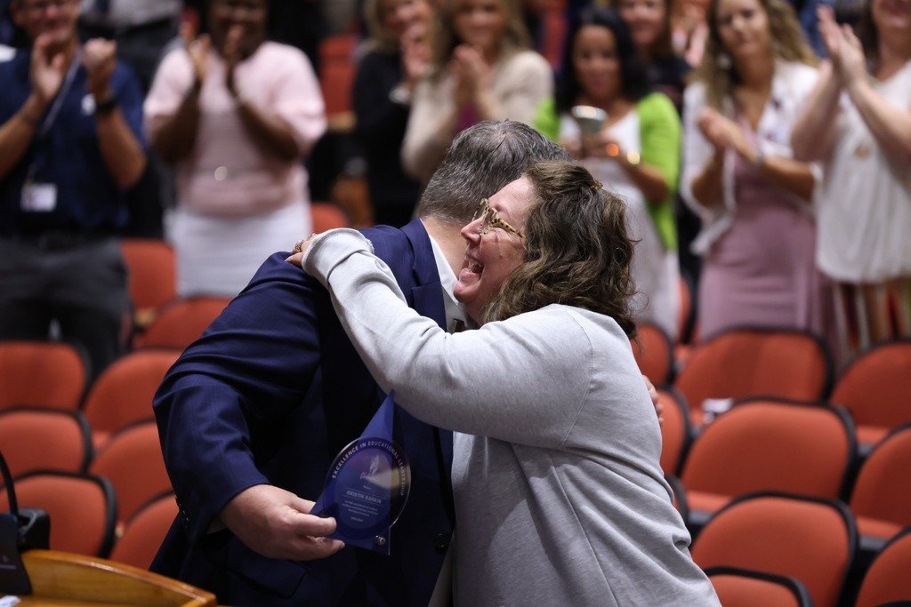 cpschoolsva's tweet photo. 🎉 Please join us in congratulating Dr. Kristin Rankin from Norfolk Highlands Primary for receiving the Elementary School Excellence in Educational Leadership Award! She was awarded at at last week's Empower General Conference #EmpowerCPS https://t.co/jnK0Z5knIC