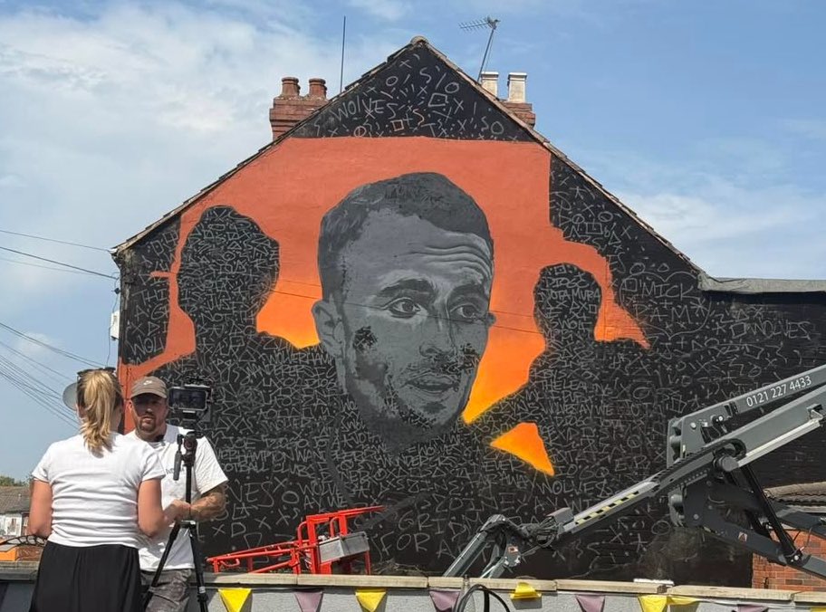 Manny Singh Kang (@pedalsingh) on Twitter photo A lasting legacy near Molineux
Work in Progress by <a href="/artworkbyjoe/">artworkbyjoe</a>
ππ½ππ½ππ½
Amazing to be creating this in this sweltering heat too ππΎ
#Diogo πΊ A lasting legacy near Molineux
Work in Progress by <a href="/artworkbyjoe/">artworkbyjoe</a>
ππ½ππ½ππ½
Amazing to be creating this in this sweltering heat too ππΎ
#Diogo πΊ
