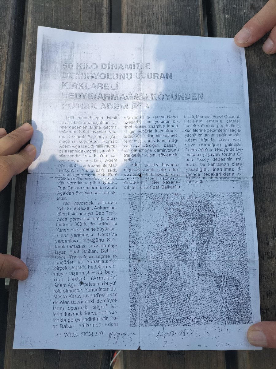 Bugün oturduğum yere bir amca geldi, tarih öğretmeni olduğumu öğrenince dedesinden bahsedip bu kağıdı çıkardı önüme. Amcanın dedesi milli mücadele kahramanlarından biri çıktı. Bu vesile ile Pomak Adem Ağa ve diğer milli mücadele dönemi kahramanlarını saygıyla anmış olayım. 🌸