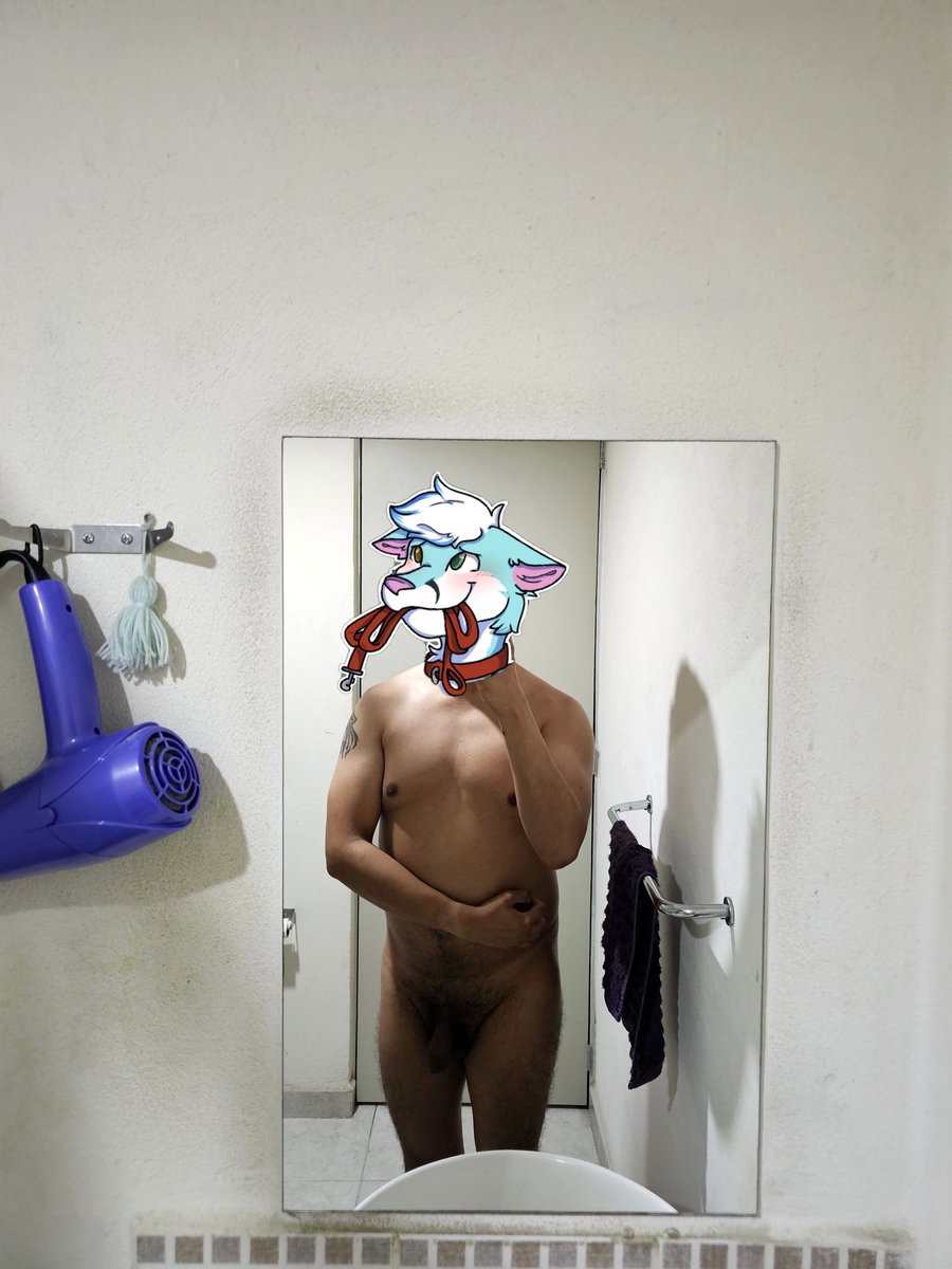 It's been a year since I began working out and sadly I don't get to do it as much as I'd like to but I try my best and I'm happy with the results. This is not horny posting but felt like sharing

Still a lot of belly to get rid of but man why is food so delicious? 🐶