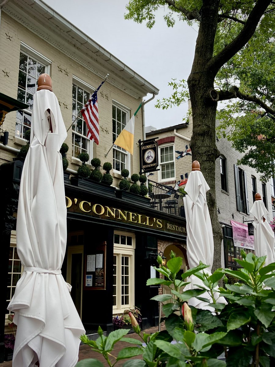 HobanGirl's tweet photo. A house is made of walls and beams; a home is built with love and dreams.
— William Arthur Ward, ‘Thoughts of a Christian Optimist,’ 1968
My locals, home away from home where everyone knows your name, hugs are shared along #KingSt #OldTownAlexandria #BeKind #loveandbeauty https://t.co/cEII53p1GC