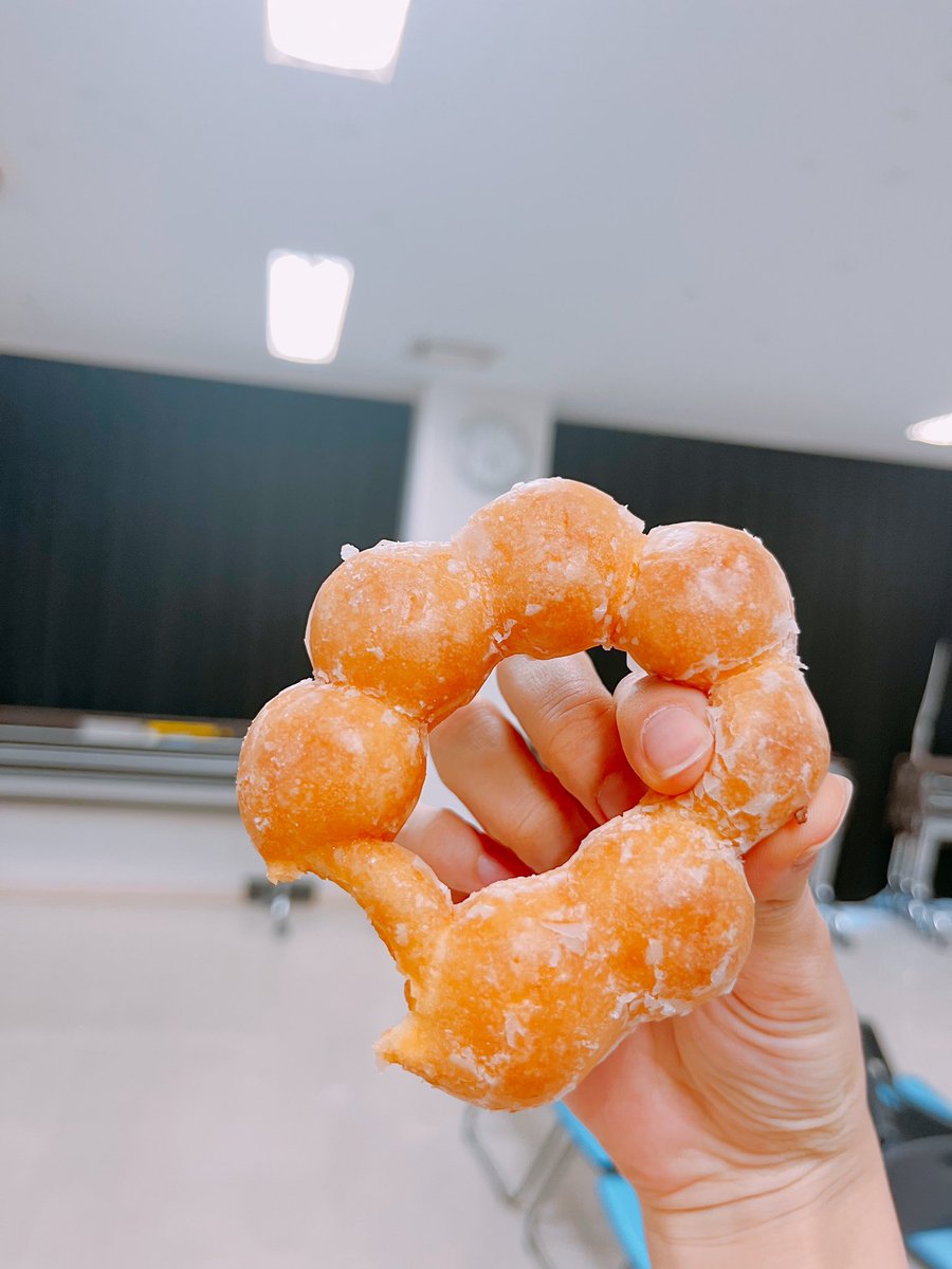 お稽古でした！
仕事が被ってお休みさせてもらってたからお稽古久々。
場面も進んで、なるほどなぁこの子はこんな子なのかとどうするかーで迷い中。
差し入れでもらったドーナツ、撮る前に食べちゃった。
 #ダディドゥーン
 #aDaSH 

真宮ののか扱いチケット↓
quartet-online.net/ticket/daddydh…