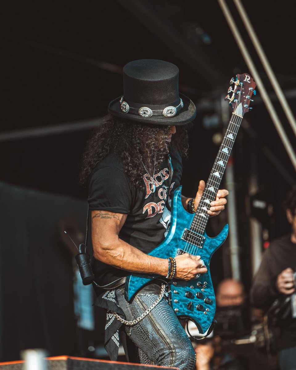 Slash playing with Guns N' Roses for the first time in Trondheim, Norway 🇳🇴

Wed - July 2nd, 2025
Dahls Arena - Trondheim, Norway

#GunsNRoses #GunsAndRoses #GNR #GnFnR #Slash #Axl #Duff #Norway #Trondheim #DahlsArena
