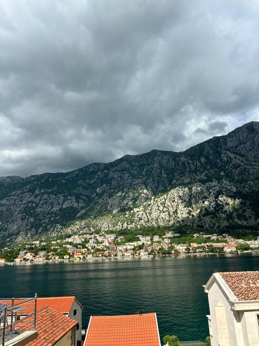 zuhalSahinx's tweet photo. Arkadaşlar gidildi onaylandı. Aşkını bir sır gibi senelerce saklayacağım Kotor❤️‍🩹 https://t.co/5u4IkgLq0c