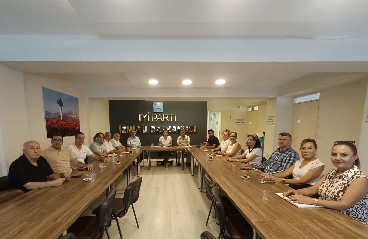 İl Başkanımız Sn. Ülkü Doğan başkanlığında , İl divan  kurulu toplantılarımızı  gerçekleştirdik. Katılım sağlayan tüm divan kurulu üyelerimize teşekkür ederiz.