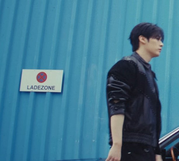 ladorokii's tweet photo. DID THEY FILM THIS IN GERMANY OMG https://t.co/0CJKlqVqG6