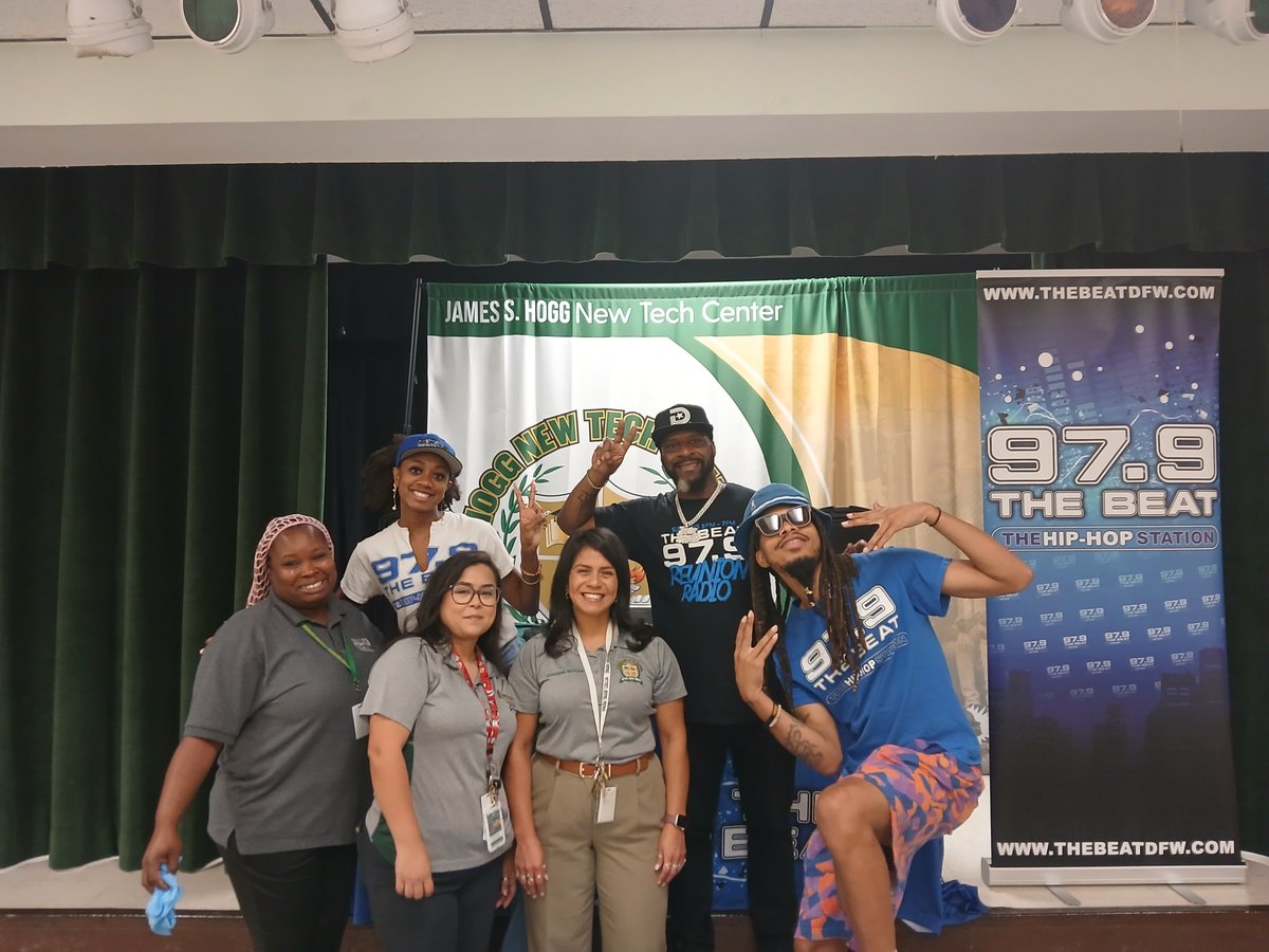 SJonesCounselor's tweet photo. #WeAreDallasISD
#BackToSchool
#WeBuildLegacy
@ElementaryHogg
@CounselingDISD
Thank you, @979thebeat https://t.co/62TKTeehbQ