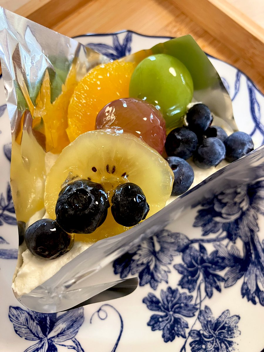 本日、お誕生日でした🎂

思いがけず皆様からお祝いしていただき、
自分でも美味しいケーキを調達し、
よき日となりました✨

この一年は
たくさんお仕事をさせていただき、
今まで以上に支えてくださる皆様の
有り難さを感じた日々でした。

この先の成長がご恩返しになるよう、
一層精進いたします☺️