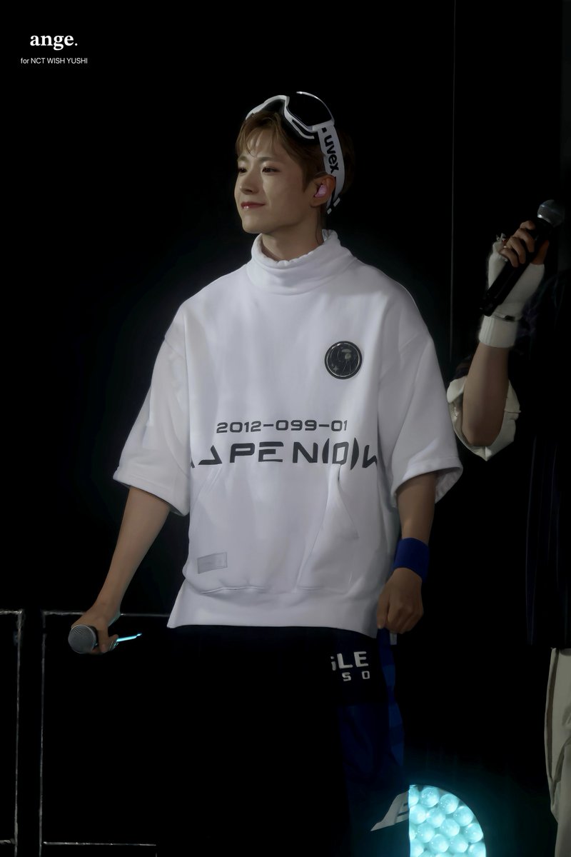 𝐚𝐧𝐠𝐞. tweet media