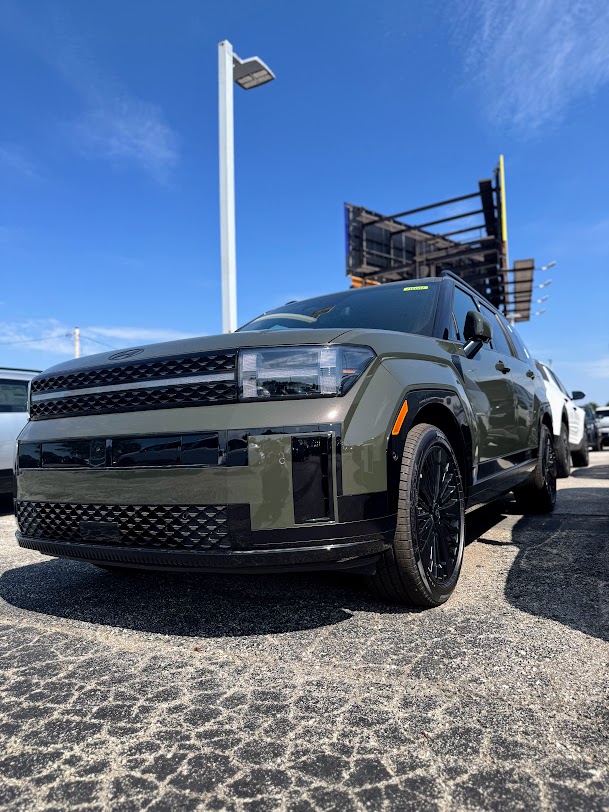 BSpringsHyundai's tweet image. 🚗 The Future of Driving Starts with the Santa Fe Hybrid 🚗
👉 Click here to browse: ow.ly/JC3N50WCPvn

Looking to upgrade your drive? Hyundai of Blue Springs has Santa Fe Hybrids on the lot and ready to go! 

#HyundaiSantaFe #SantaFeHybrid #HyundaiBlueSprings #HybridSUV