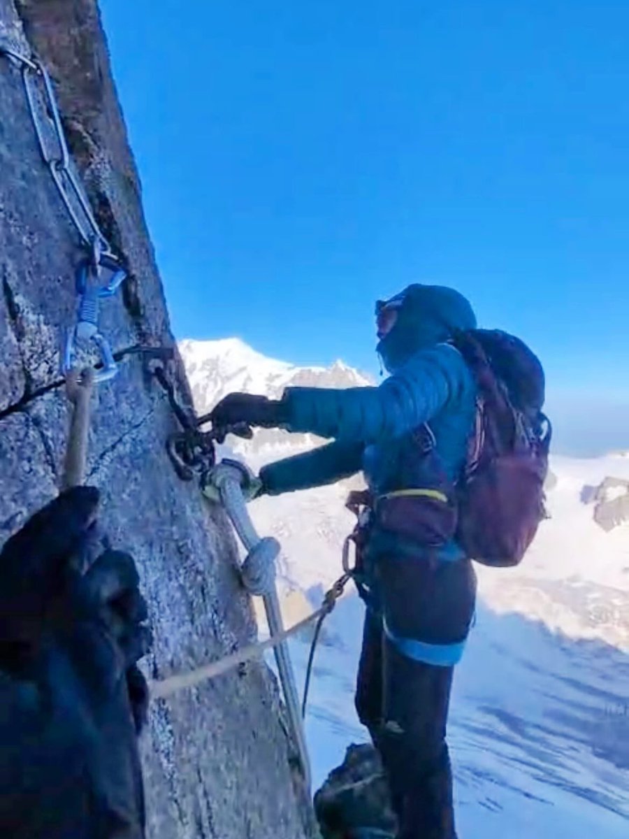 IcicleUK's tweet photo. Epic Alpine Weekender
🏔️🎒❄️🇫🇷⛏️🇮🇹😎
Awesome photos from Rosie & Josh on their ascents of Aiguilles d’Entreves and Dent du Géant this weekend, led by IFMGA mountain guide Martin. Congratulations 💪
〽️ https://t.co/ritMjv5FE2
📍Dent du Géant 4013m
#chamonix #dentdugeant https://t.co/EcqzM8F80w