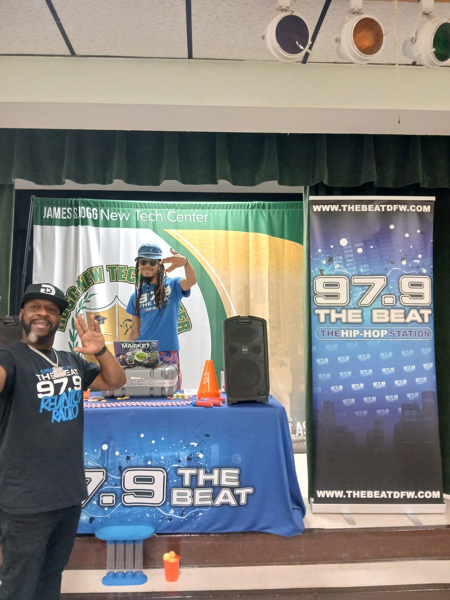 SJonesCounselor's tweet photo. #WeAreDallasISD
#BackToSchool
#WeBuildLegacy
@ElementaryHogg
@CounselingDISD
Thank you, @979thebeat https://t.co/62TKTeehbQ