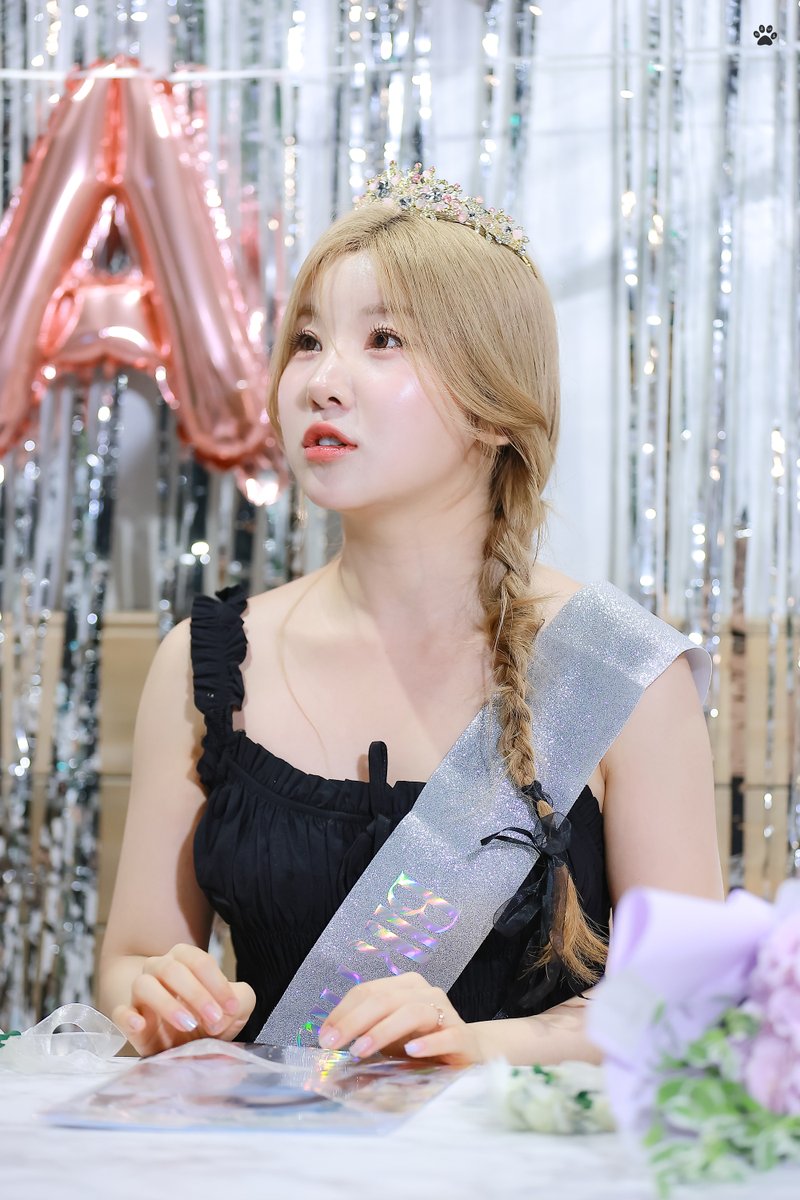 250723 나유 HBD CAFE 10

강아지 집중 할 때 입 모양 귀여운 것 좀 보세여,,😗

#아일리원 #ILY1 #アイリーワン 
#나유 #NAYU #ナユ