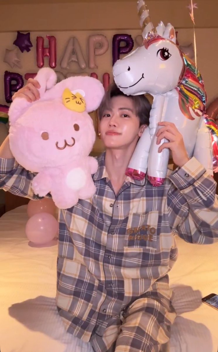 dive_into_nct's tweet photo. 🐰🦄🩷

#Forever25hiningJAEMIN
#공주님_왕자님들_재민이_생일이에용 https://t.co/DFH9Eir93t