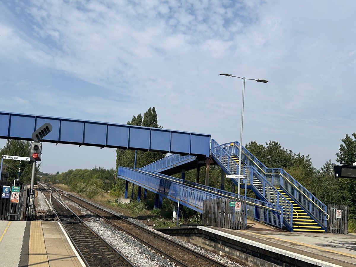 ⁦<a href="/northernassist/">NORTHERN 🚆</a>⁩ great to see the footbridge repaired at SWN 👍