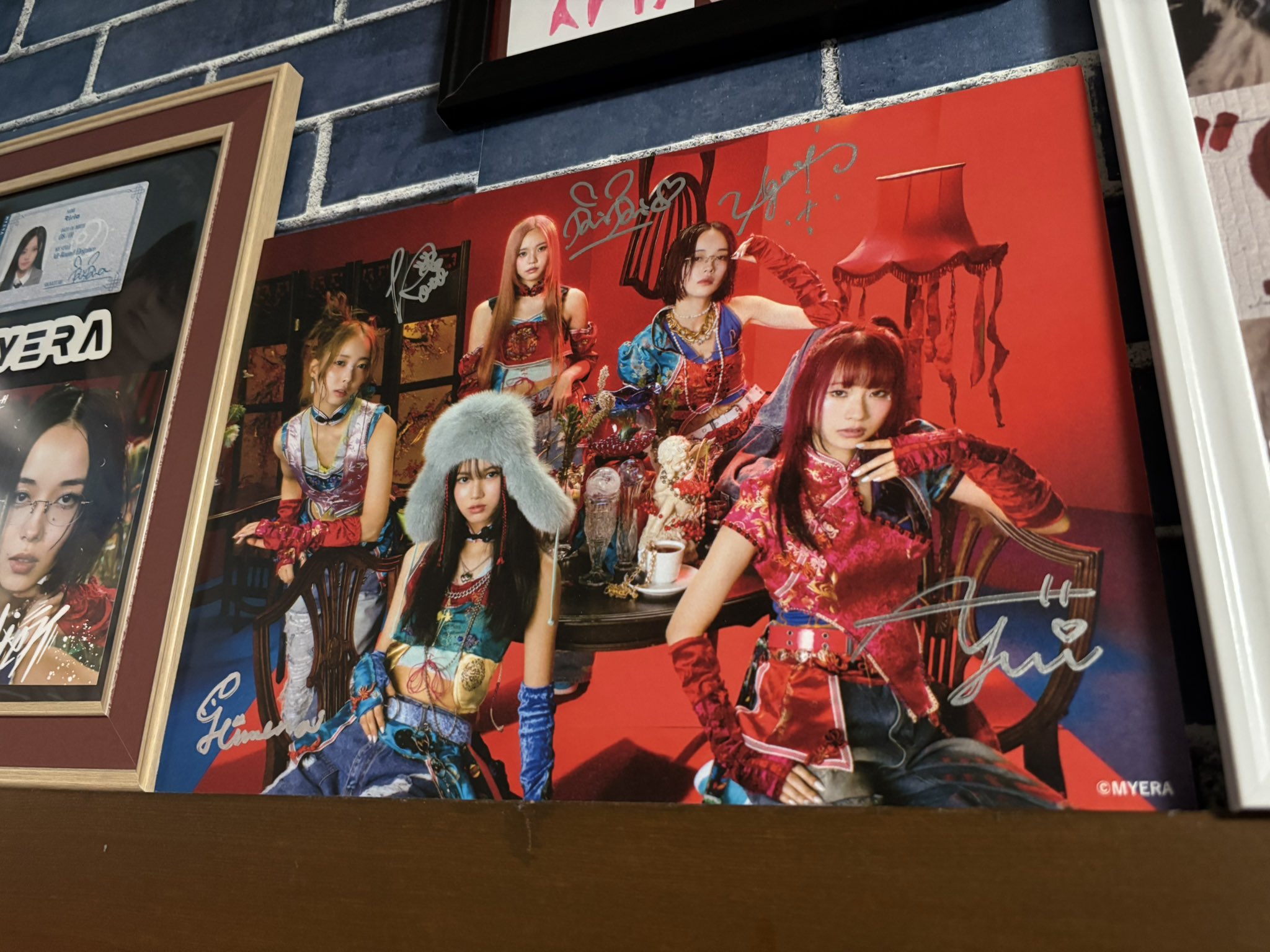 直筆サイン入りパネル　NMB48 Amazon.co.jp: NMB48 近藤里奈 りぃちゃん 絶滅黒髪少女発売記念