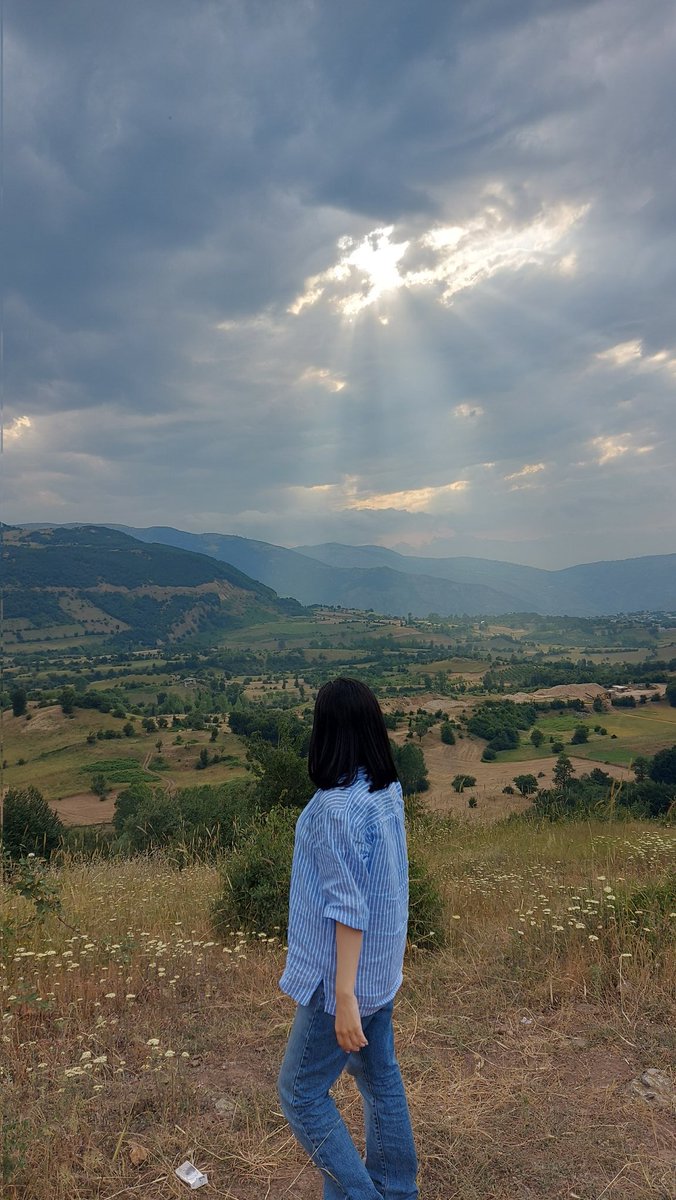 کاش میشد لایِ اون ابرا زندگی کرد.