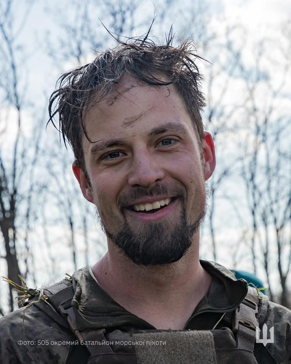 This smile says it all: no matter the hardship, Ukraine stands. 
#StandWithUkraine 

📷: 505th Marine Battalion