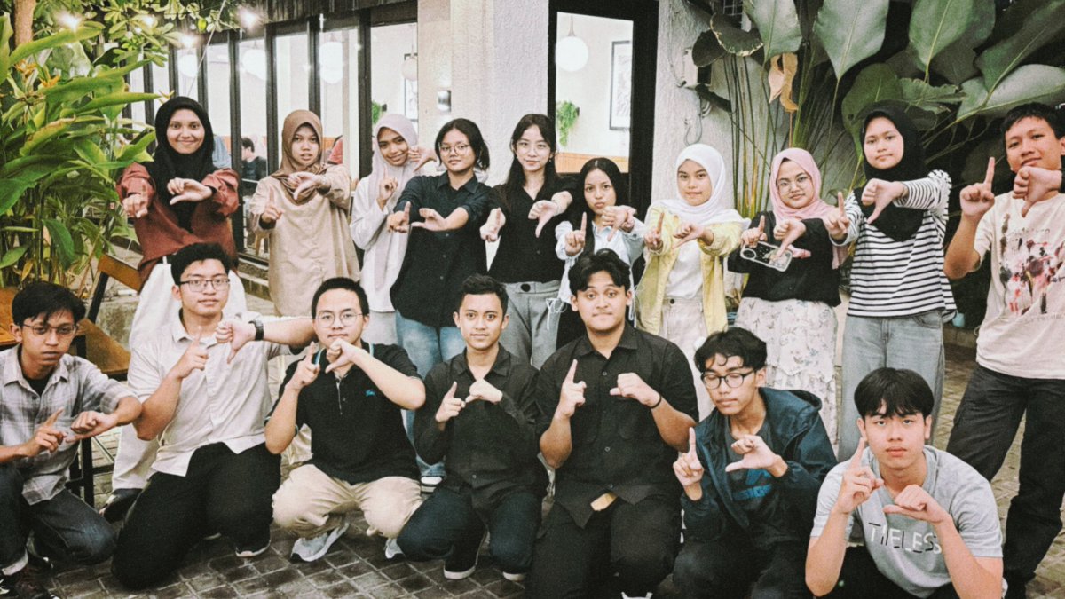 Beneran ya kata kakak kakaknya kalau GERIGI BAKALAN SESERU ITU?!??! BAHKAN BRU BONDING AJA UDH SERU, kenal orang dari macam2 fakultas+depart+prodi NYAMPUR BANGET OBROLANNYA

semoga selalu seru terus sampai hari besar Gerigi nya (CANT WAIT >_<)