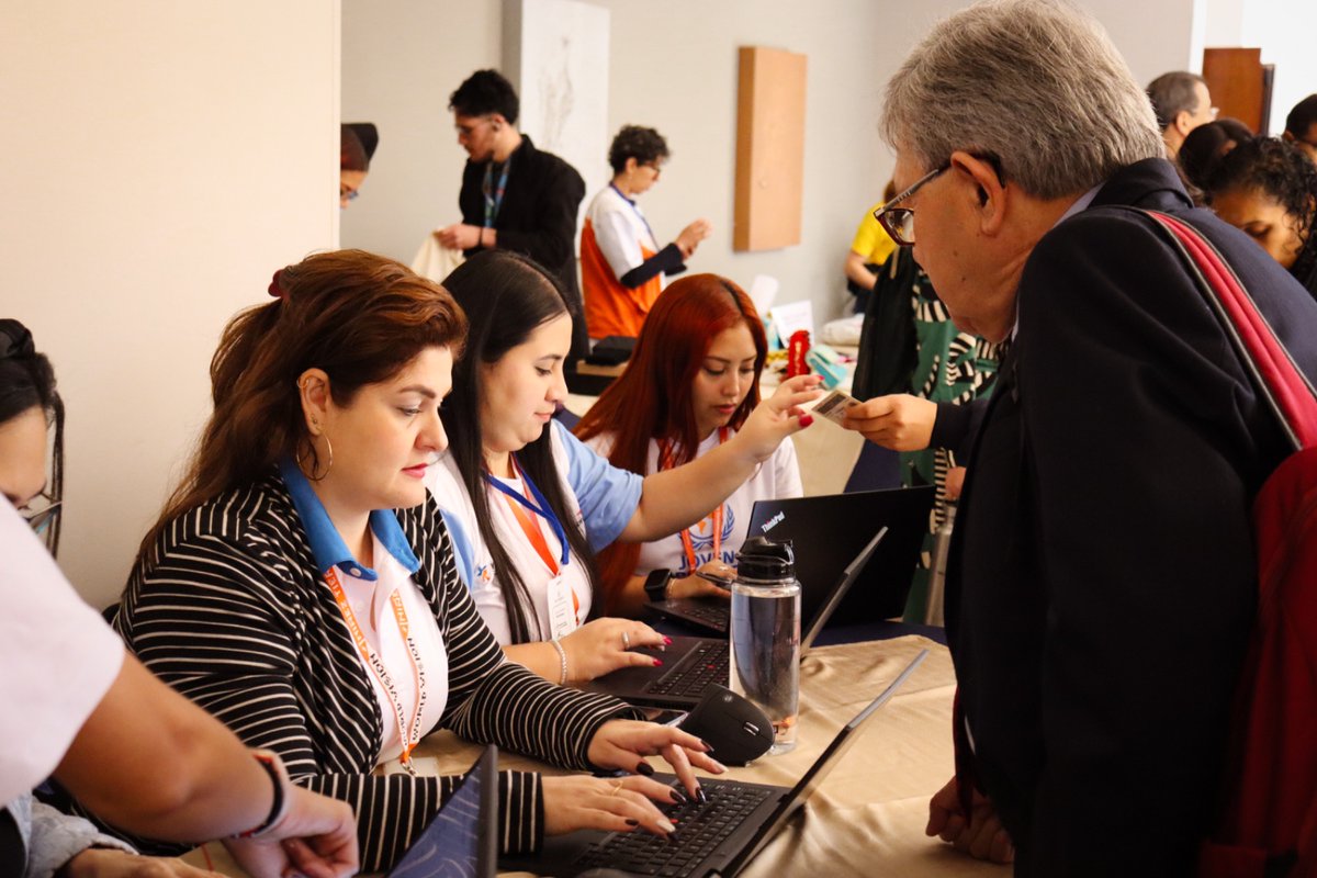 WorldVisionCO's tweet photo. 🌍✨ ¡Arranca la Cumbre Global de Jóvenes 2025! 
 Un espacio donde la juventud está presente, liderando el cambio. 
 🧵 Te contamos lo más destacado 👇 
 #CumbreGlobalDeLiderazgo #JovenPresenteLiderandoElCambio #CumbreDeJuventudesWorldVision #YouthReadyXWorldVision https://t.co/LCtMD4nuLG