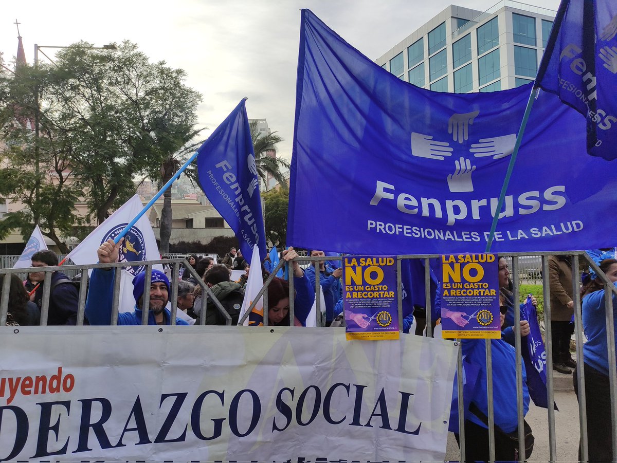 Fenpruss's tweet photo. #LicenciasMédicas 🔵 Ya estamos en el Congreso Nacional diciendo: ¡No a la reducción de derechos laborales! 👊🏼

¡Las faltas de una minoría no son justificación para atentar contra los derechos de tod@s! 😠 https://t.co/NuVlNeOs1H