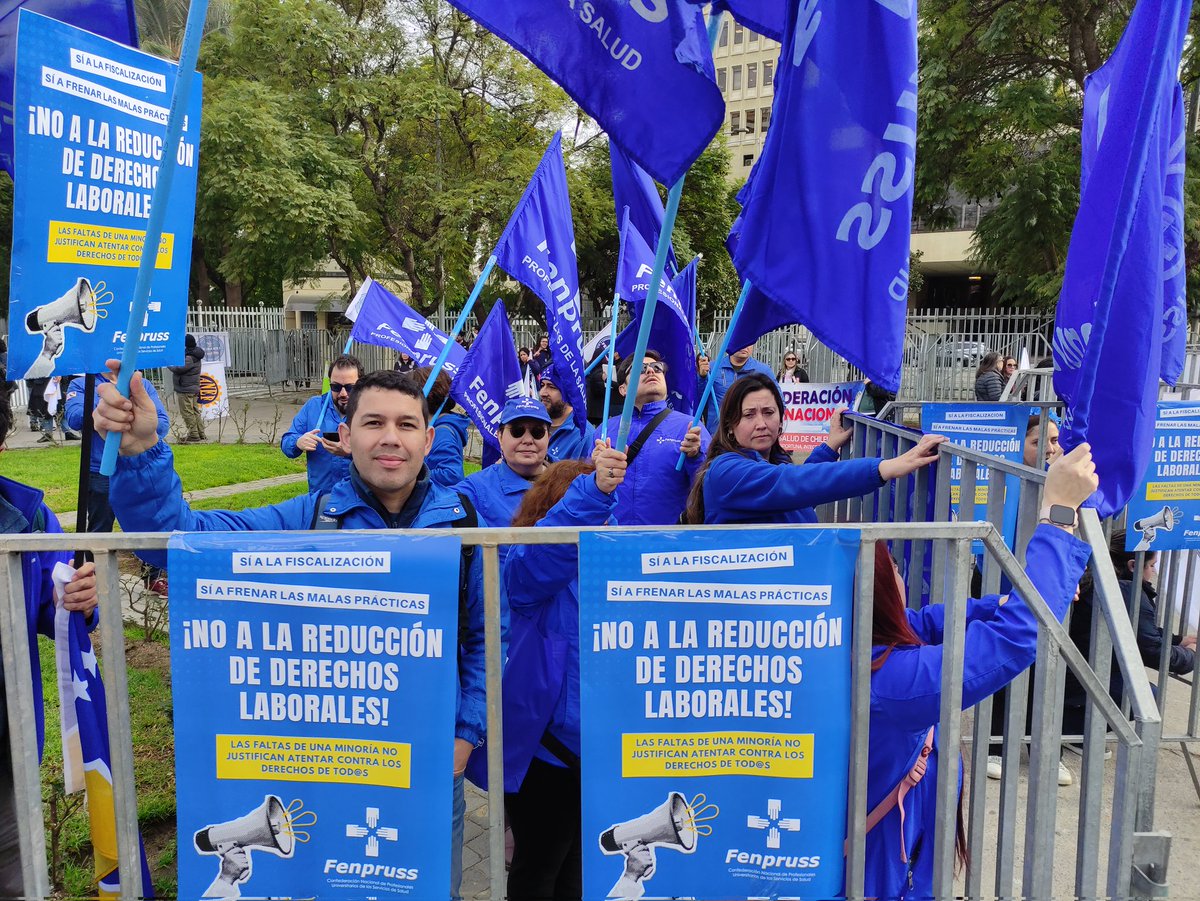 Fenpruss's tweet photo. #LicenciasMédicas 🔵 Ya estamos en el Congreso Nacional diciendo: ¡No a la reducción de derechos laborales! 👊🏼

¡Las faltas de una minoría no son justificación para atentar contra los derechos de tod@s! 😠 https://t.co/NuVlNeOs1H