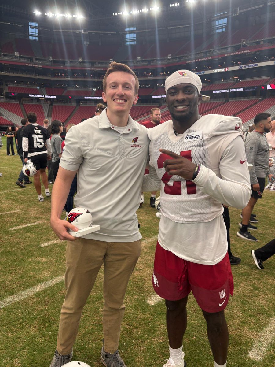 SUSportMgmt's tweet image. Orange alumni in AZ! @SyracuseU @SUFalkCollege @CuseAnalytics graduate Brett Gustin '24 with former @CuseFootball player Garrett Williams, who now plays for the @AZCardinals, while Gustin is a Business Solutions Analyst for the Cardinals! @NFL