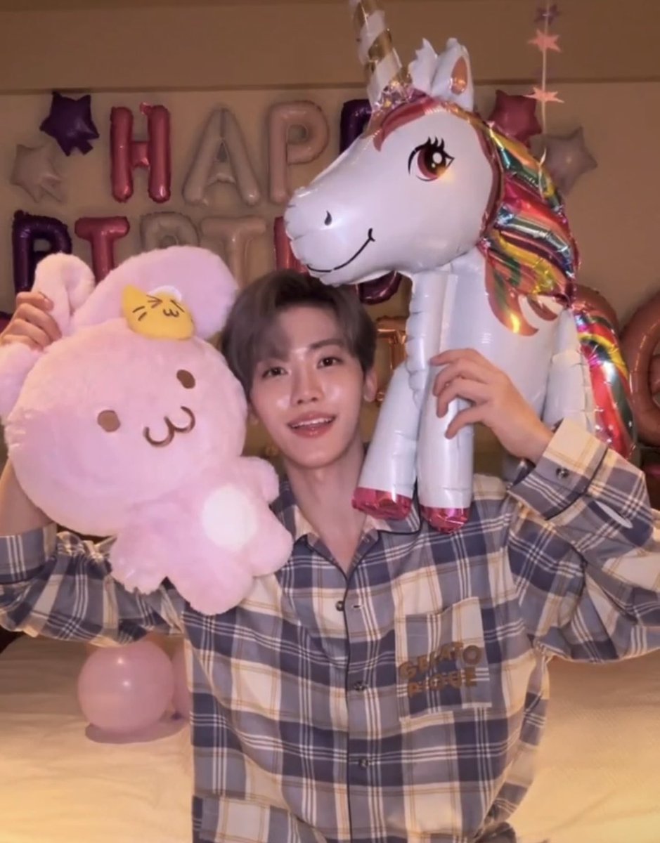 hourlyjaeminn's tweet photo. Birthday boy 🎂🥳🩷

#Forever25hiningJAEMIN
#공주님_왕자님들_재민이_생일이에용
#HAPPYJAEMINDAY https://t.co/Ze78bBsDSc