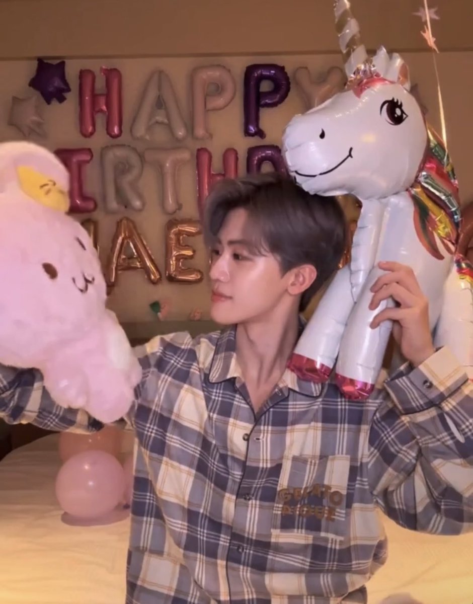 hourlyjaeminn's tweet photo. Birthday boy 🎂🥳🩷

#Forever25hiningJAEMIN
#공주님_왕자님들_재민이_생일이에용
#HAPPYJAEMINDAY https://t.co/Ze78bBsDSc