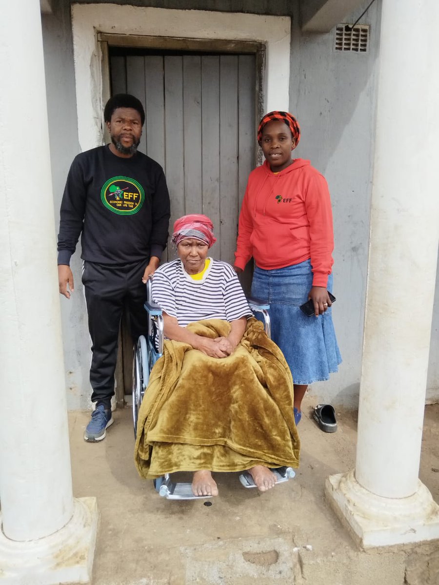 EFFKZN's tweet photo. ♦️In Pictures♦️

In celebrating Women's month, EFF KZN PCT Member Fighter Nonhlanhla Makhanya, donated seven wheelchairs to elderly women and women caregivers from Wards 4 &amp; 10, Ndwedwe Subregion

#EFFCares https://t.co/Bl0AsXuOGr