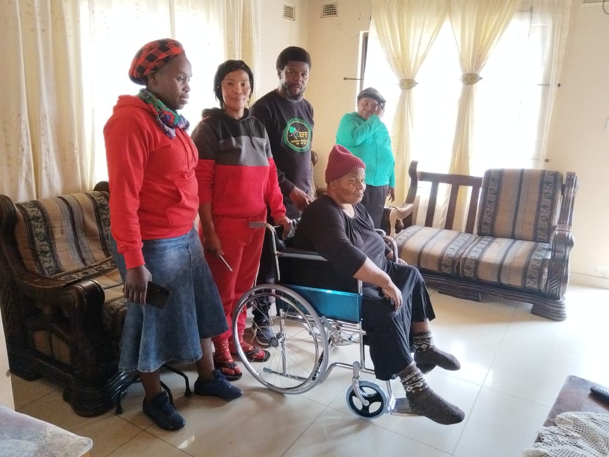 EFFKZN's tweet photo. ♦️In Pictures♦️

In celebrating Women's month, EFF KZN PCT Member Fighter Nonhlanhla Makhanya, donated seven wheelchairs to elderly women and women caregivers from Wards 4 &amp; 10, Ndwedwe Subregion

#EFFCares https://t.co/Bl0AsXuOGr