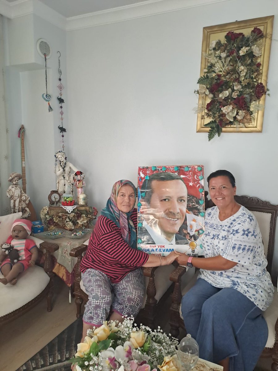Kadın Kolları Başkanımız Ebru Yılmaz öncülüğünde çalınmadık kapı bırakmayıncaya kadar devam edeceğiz .Bizleri her zaman güler yüzüyle ağırlayan Dikili Halkına çok teşekkür ederiz.
<a href="/RTErdogan/">Recep Tayyip Erdoğan</a> <a href="/tugbaisikercan/">Tuğba IŞIK ERCAN</a> <a href="/EmelDalkirann/">Emel Dalkıran</a> <a href="/AKKADINGM/">AK Parti Kadın Kolları</a>