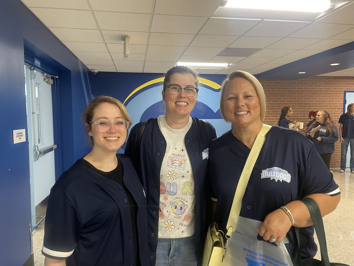 GrandviewCSD4's tweet image. The gang’s all here! We are excited to welcome all of our staff back for our 2025-2026 Convocation!! #EmpowerPassion #FutureStrong